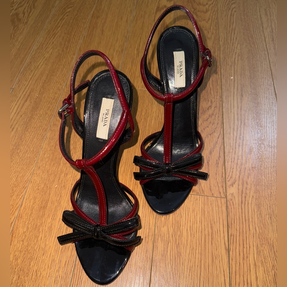 RARE PRADA Burgundy and Black Patent Leather Heels SIZE 39 PRISTINE CONDITION
